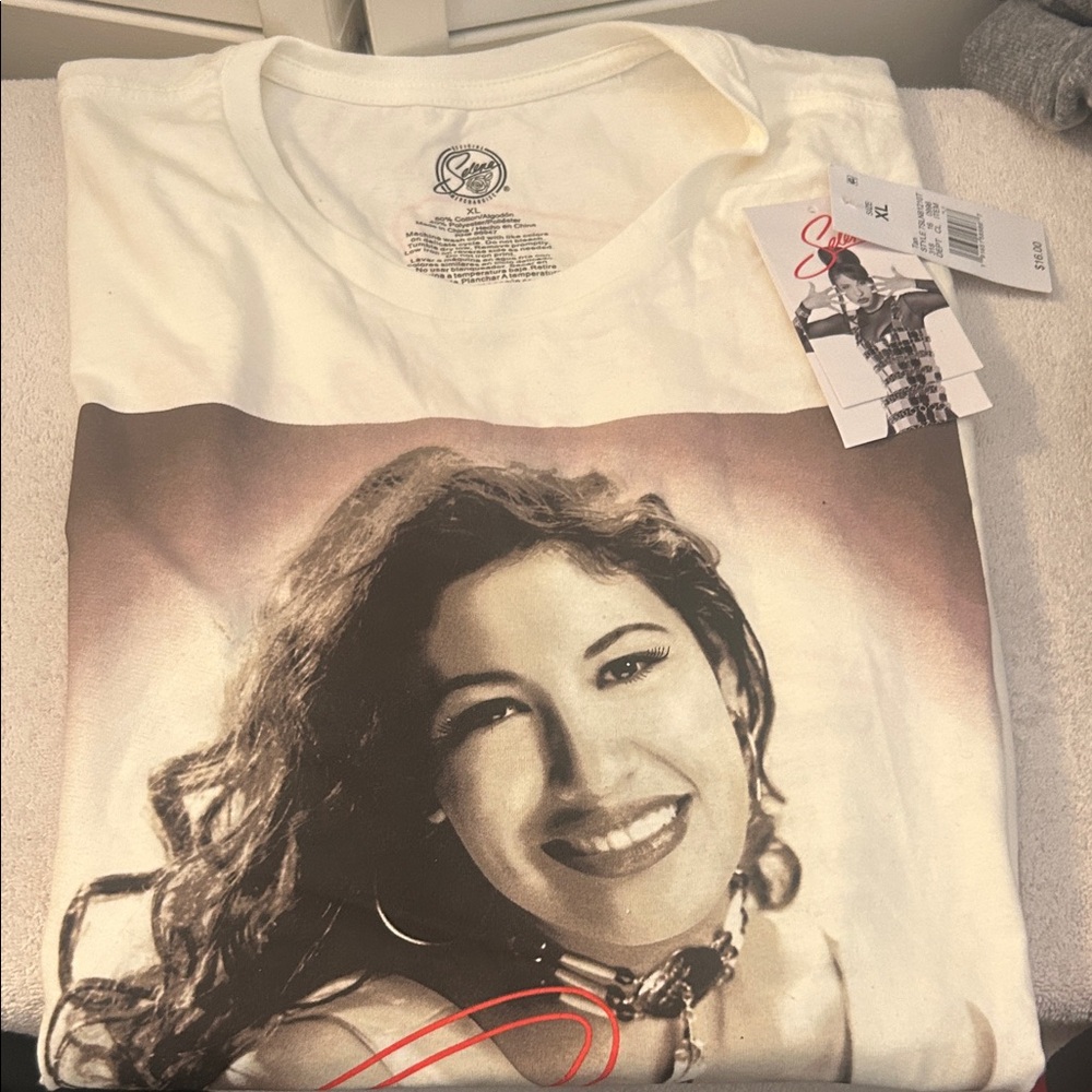 Target Cream Graphic Short Sleeve Tee
